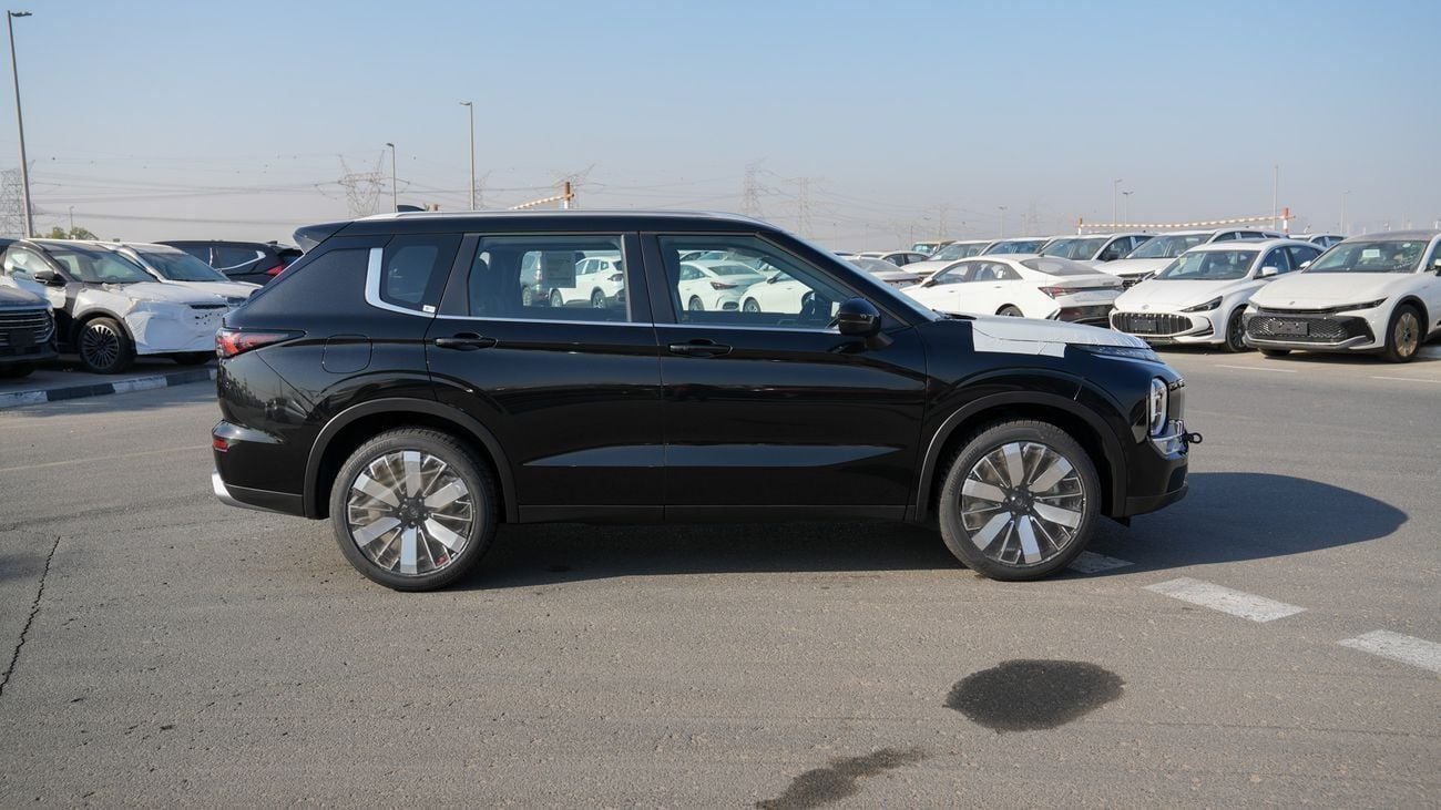 ميتسوبيشي آوتلاندر HIGHLINE ميتسوبيشي أوتلاندر 2026 – الفئة المتوسطة (G12) 2.5 لتر | SUV بسبعة مقاعد | مواصفات الخليج |