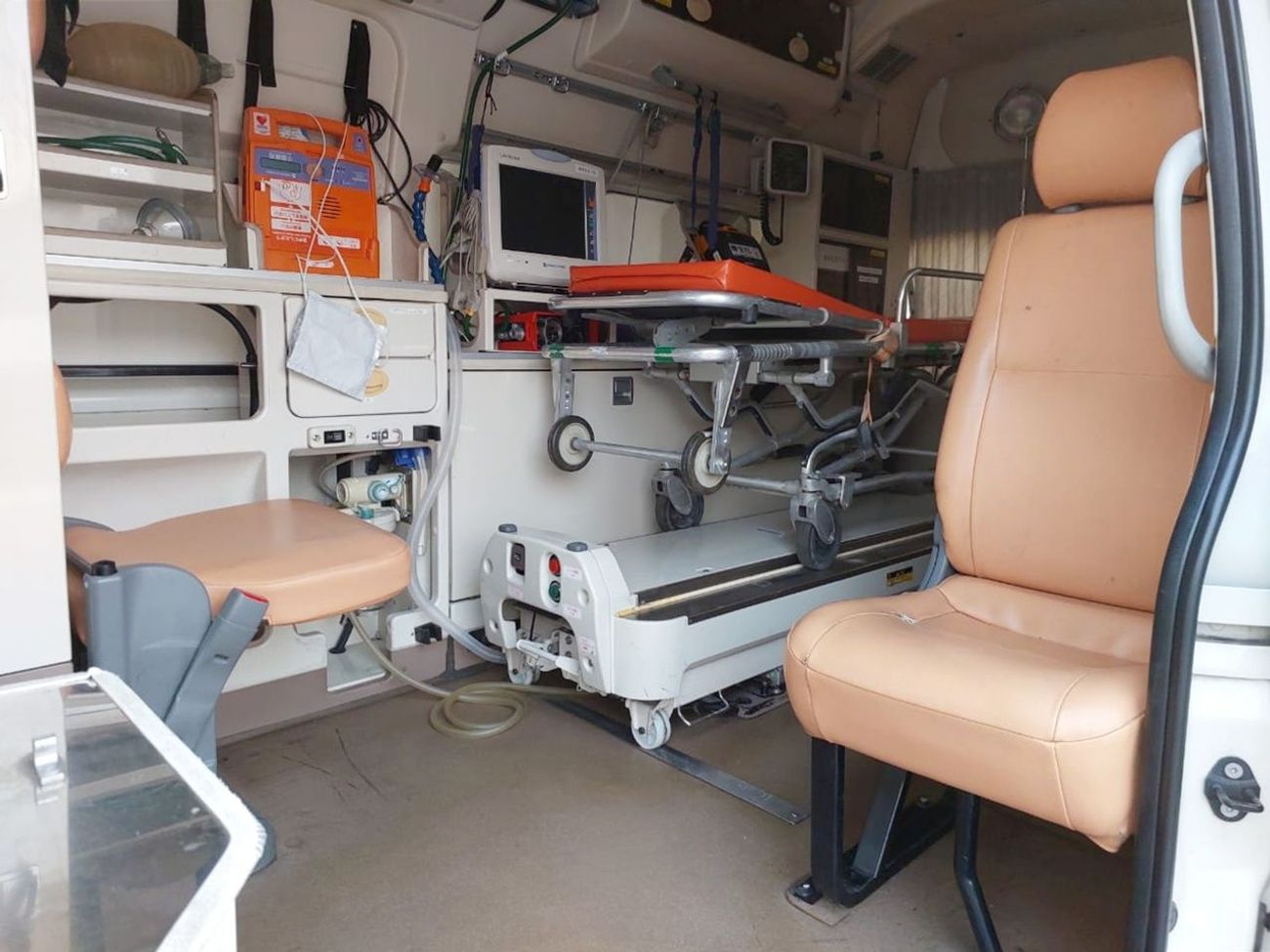 Toyota Hiace TOYOTA HIACE VAN AMBULANCE RHD 2012 MODEL 2.7 L PETROL AUTOMATIC(PM11200)