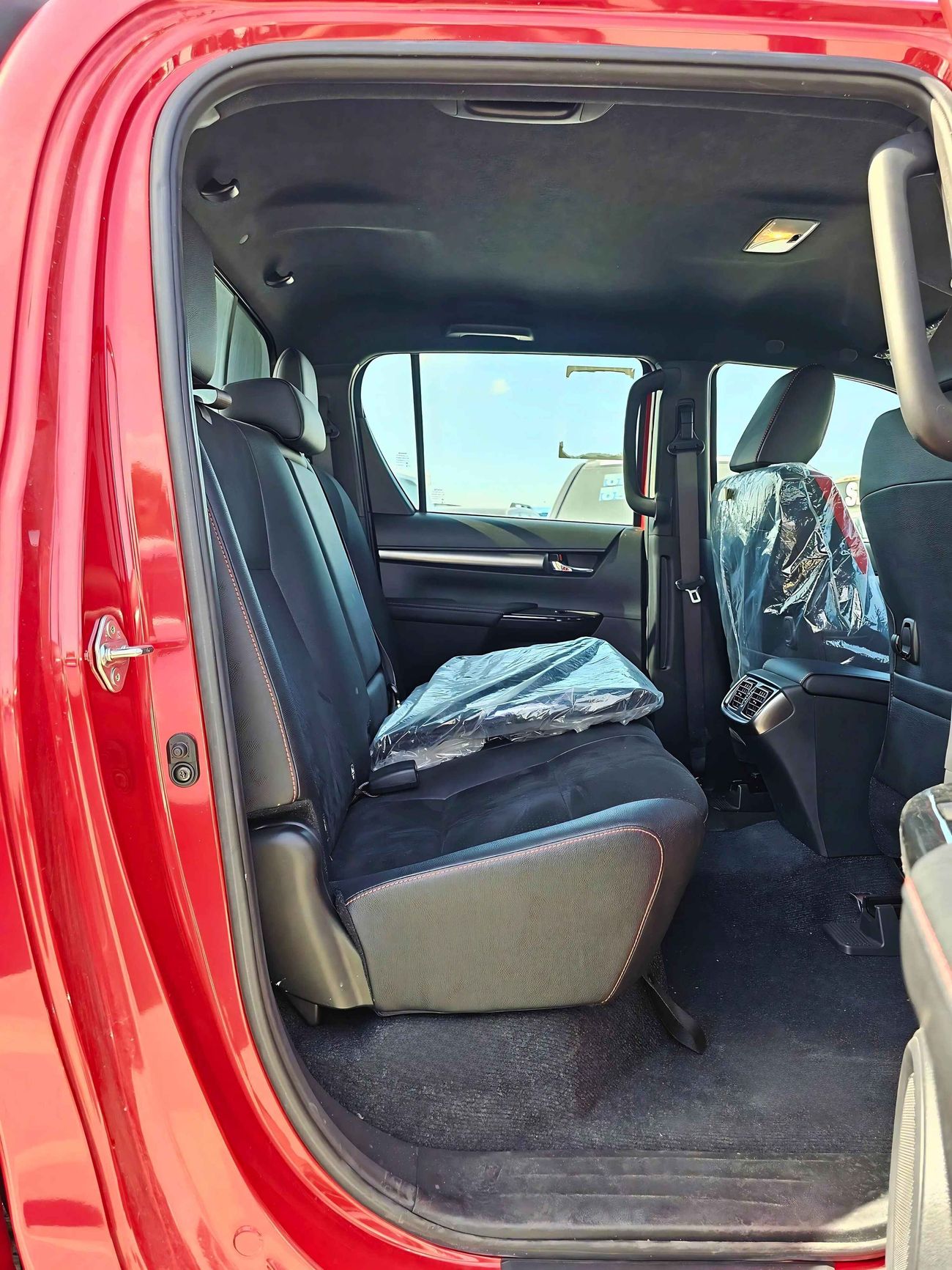 Toyota Hilux GR SPORT / FULL OPTION / 4.0L V6 / BEDLINER, ROOLBAR / PUSH SRTAT / LEATHER SEATS / CODE#GR-S