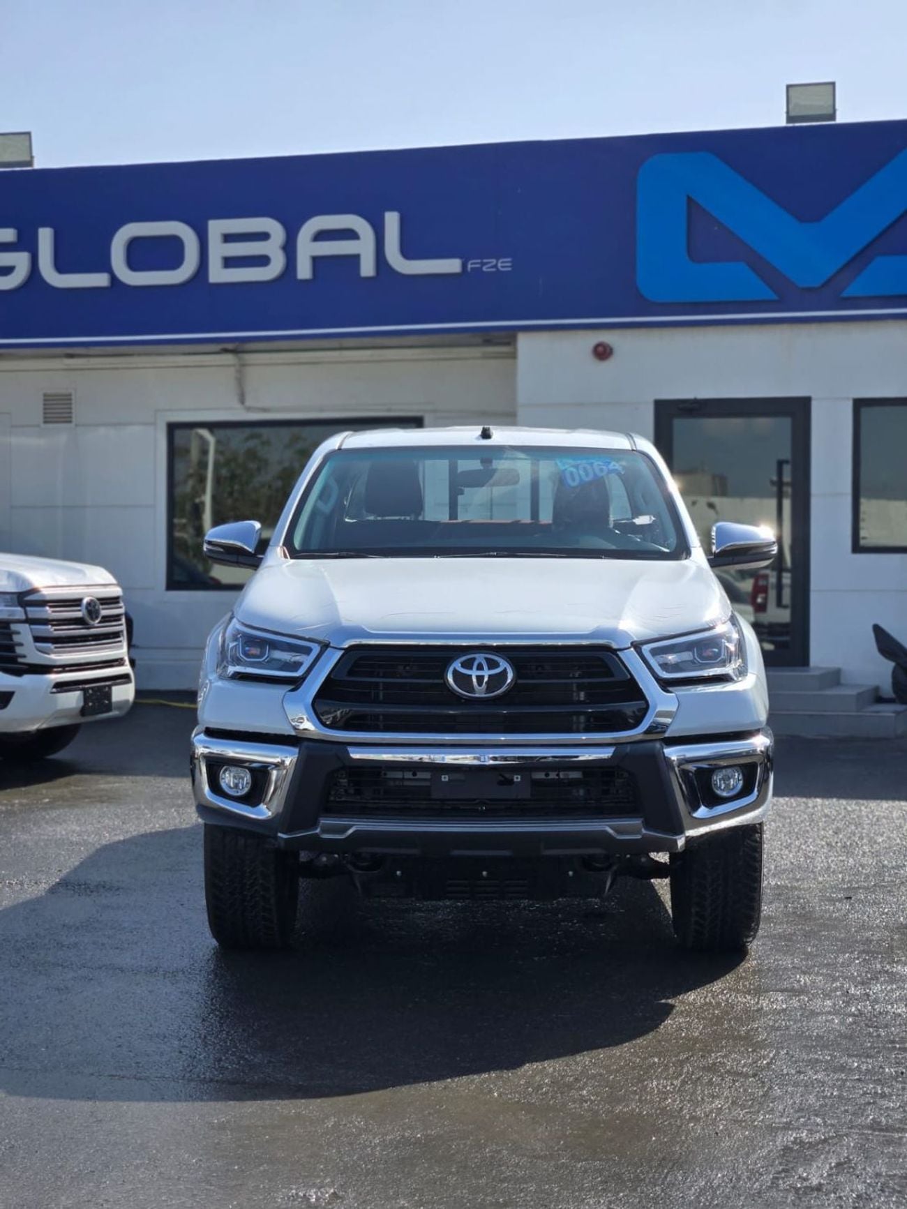 Toyota Hilux 2.7L PETROL A/T GLXS SPS DOUBLE CABIN FULL OPTION PICKUP