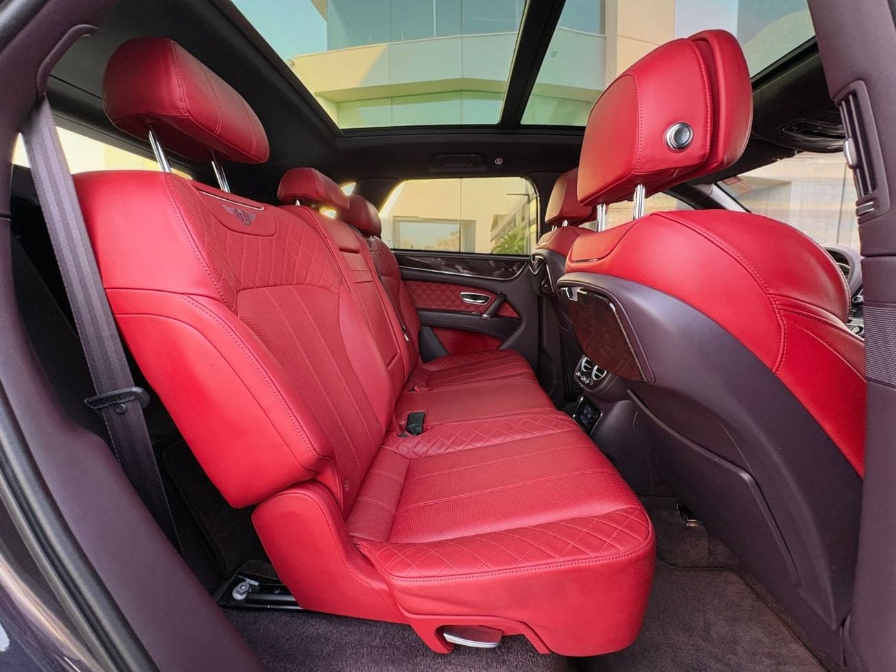 بنتلي بينتايجا AED 3,990 P.M | 0% DOWN PAYMENT | BENTLEY BENTAYGA | 6.0L W12 | 2017 | GCC SPECS