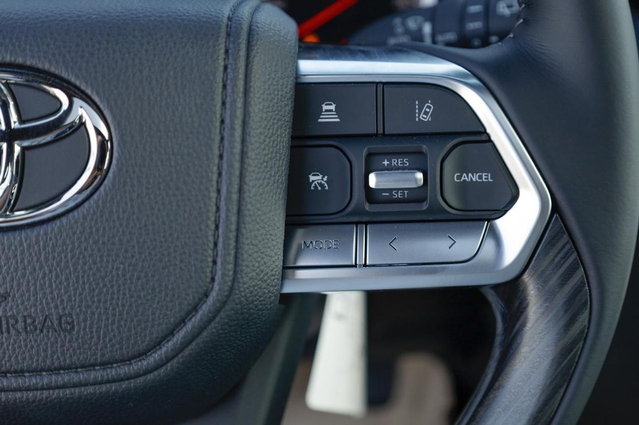 تويوتا لاند كروزر TOYOTA LANDCRUISER 300 3.3L DIESEL ZX 7 AUTO