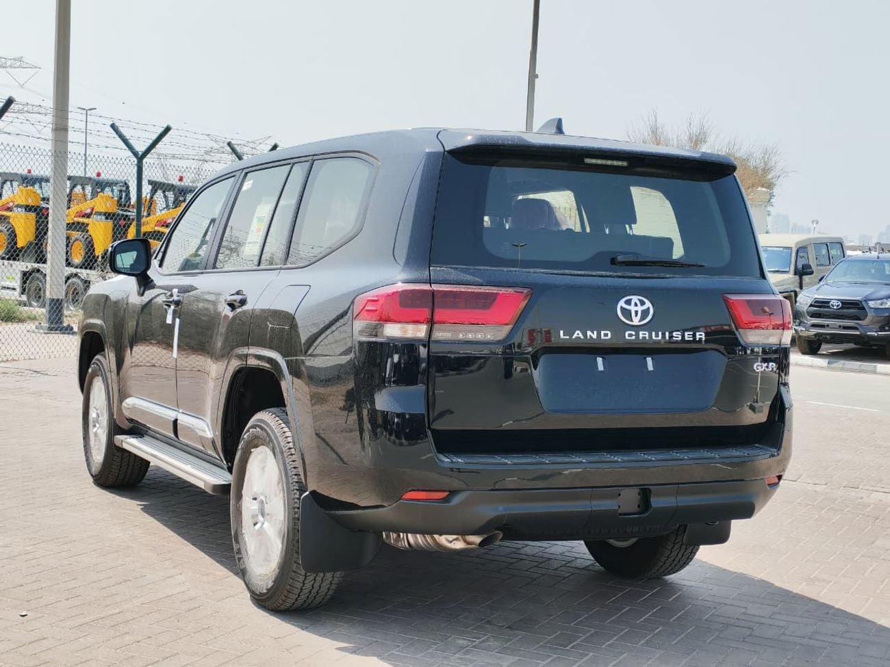 تويوتا لاند كروزر 2025 Toyota Land Cruiser LC300 GXR with Sunroof 4.0L V6 Petrol A/T 4WD Export Only