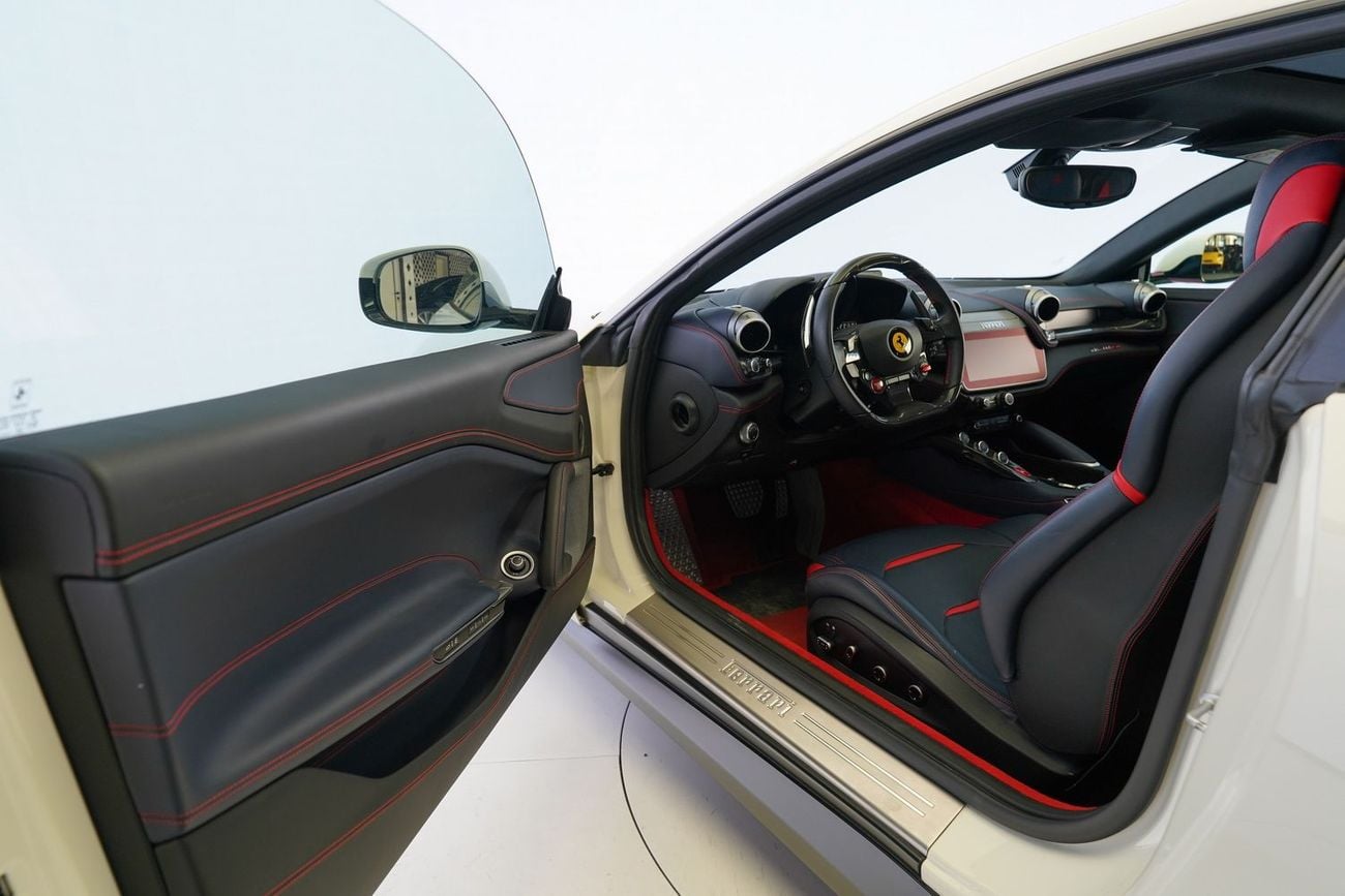 فيراري جي تي سي 4  لوسو T V8