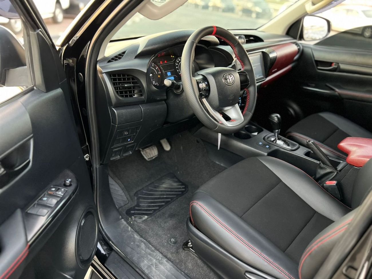 Toyota Hilux 2021 Toyota Hilux GR Sport Black Edition - Trunk Cover -  2.7L V4 - GCC - AWD 4x4 - Rear Camera - Le