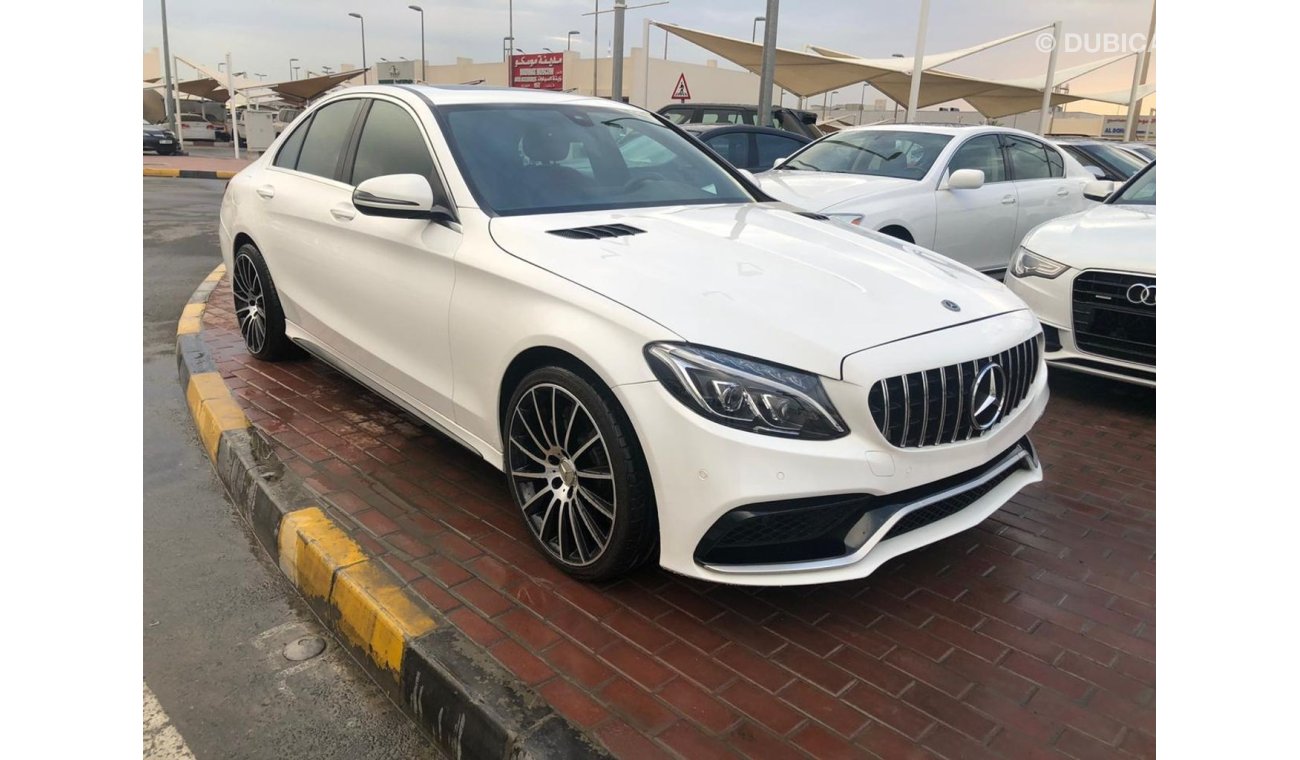 مرسيدس بنز C 300 موديل 2018  فل مواصفات فتحه وجلد  5 كاميرات وكت AMG kit