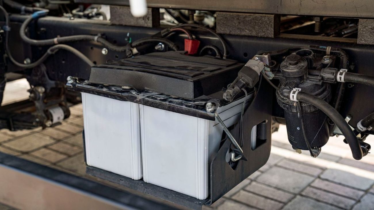 Hino 300 HINO 300  SC CARGO TRUCK 4.0D MT MY2024– WHITE