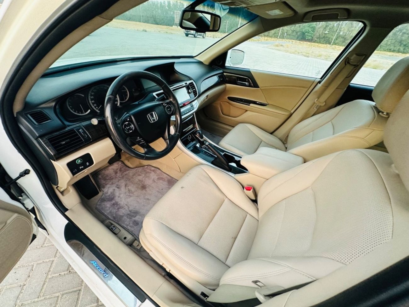 Honda Accord MODEL 2014 GCC. CAR PERFECT CONDITION FOR INSIDE AND OUTSIDE FULL OPTION SUN ROOF