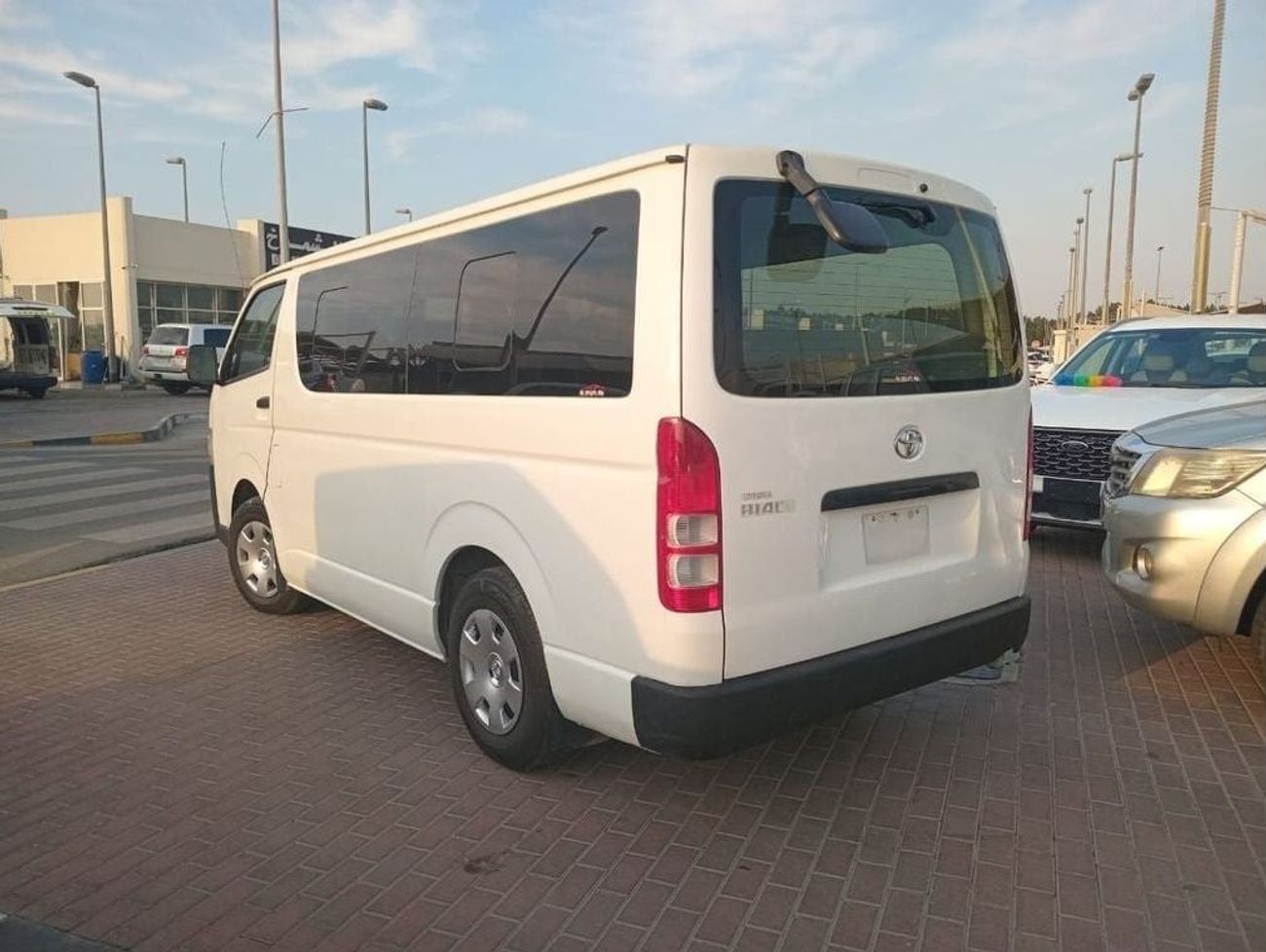 تويوتا هاياس 2.5L DIESEL 15 SEATER MANUAL TRANSMISSION
