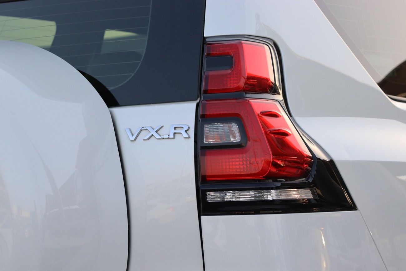 Toyota Prado VXR 4.0L AWD Toyota Prado VX.R / 2020 / V6 / GCC / Full Service History Available