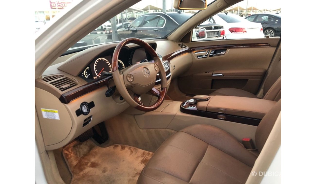 مرسيدس بنز S 550 موديل 2009 وارد حاله ممتازه جدا من الداخل والخارج محول 2013 كت 63 السياره فل مواصفات