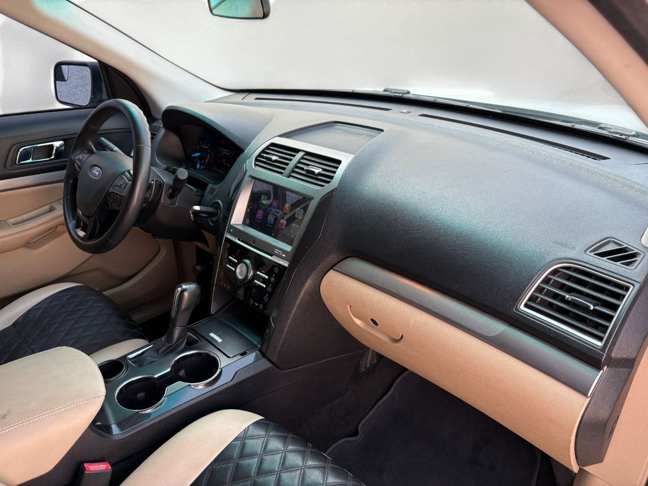 Ford Explorer FWD 3.5L V6 A/T | 2016 | GCC SPECS | WHITE EXTERIOR | AED 870 per month