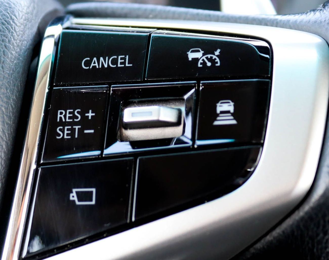 ميتسوبيشي مونتيرو سبورت GLS Premium 3.0L (7 Seater) Mitsubishi Montero Sport 2021 GCC, V6, Full Option, Accident Free, Excel