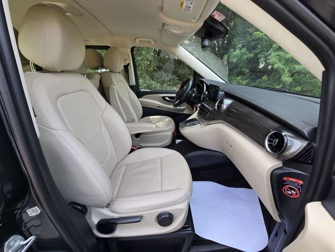 Mercedes-Benz V 250 Std 2.1L MERCEDES V-250 2022 GCC FULL OPTION // ACCIDENT FREE // PERFECT CONDITION