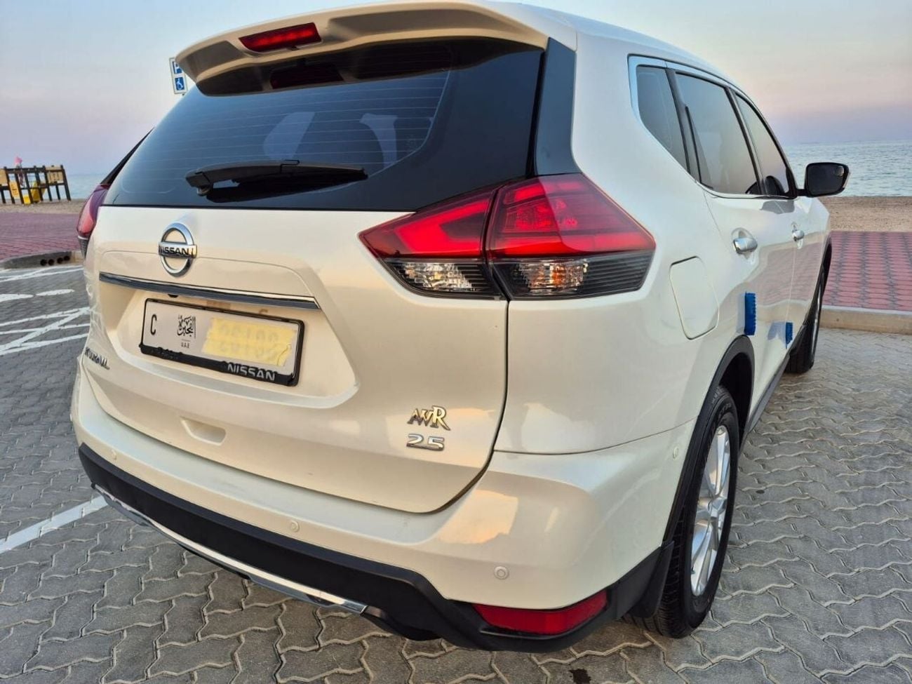 نيسان إكس تريل S 2.5L FWD (5 Seater)