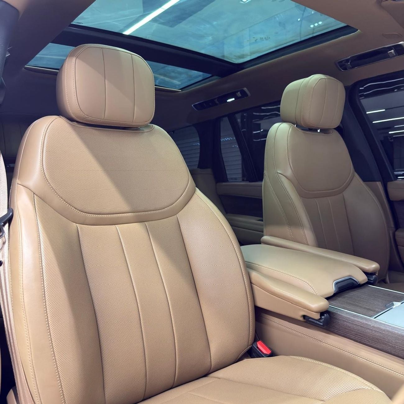Land Rover Range Rover HSE P400 GCC warranty and service contract until 2030