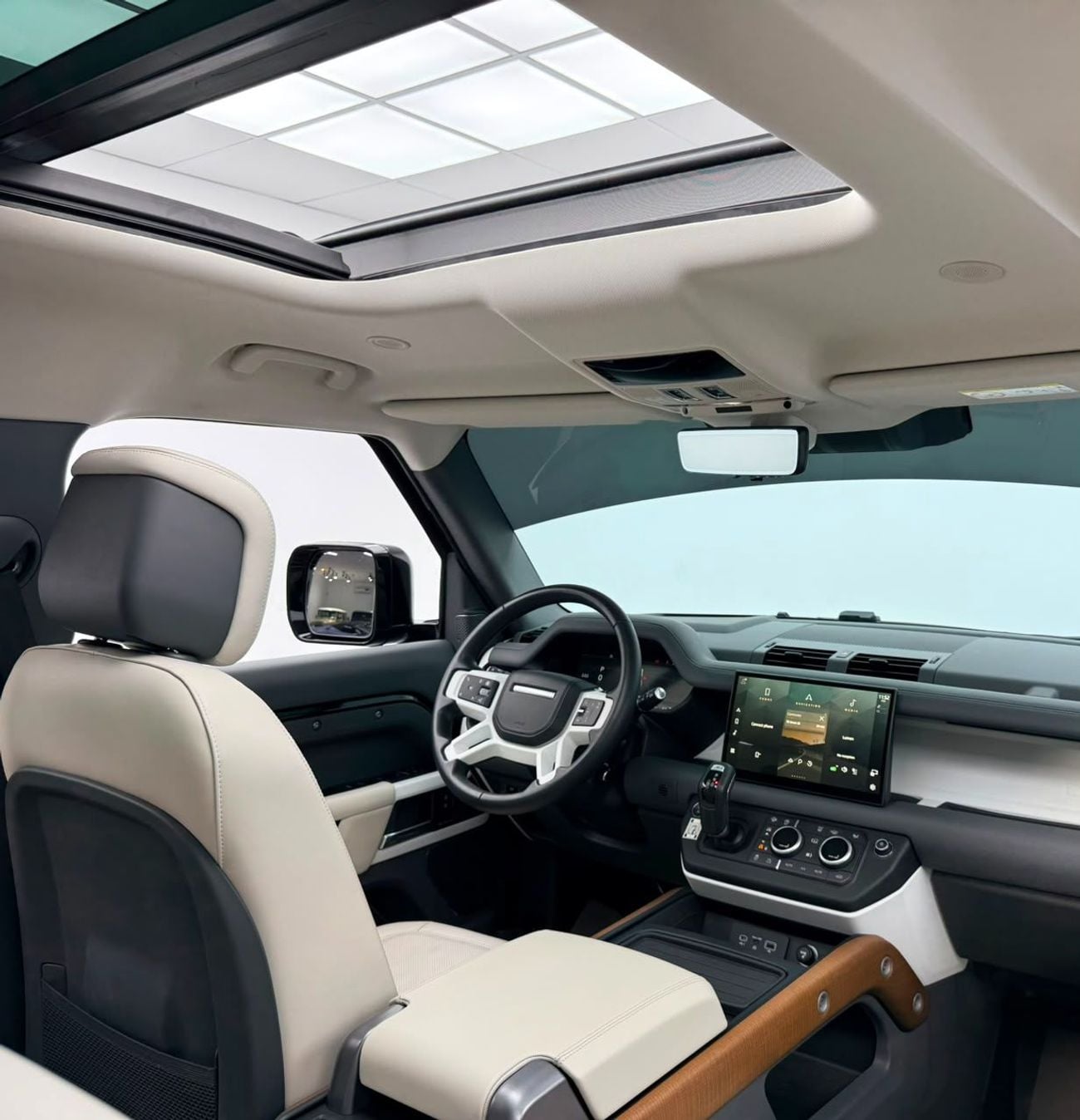 لاند روفر ديفندر 2024 Land Rover Defender 110 HSE P400, 2028 LR Warranty, 2029 LR Service Pack, Fully Loaded, GCC