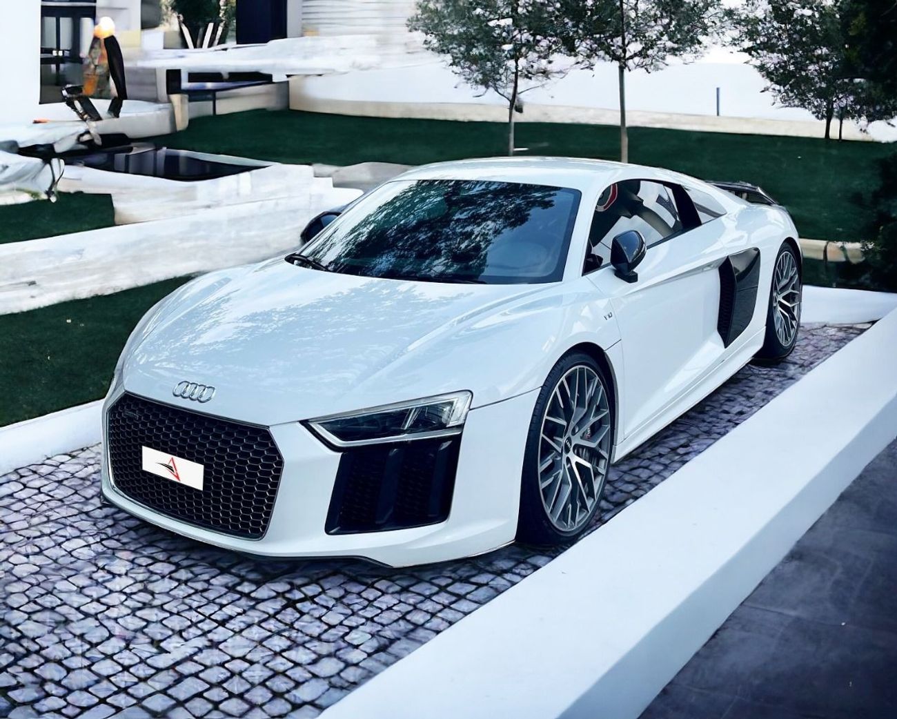 Audi R8 V10 Plus AUDI R8 SPORT PLUS | GCC | FSH | LOW MILEAGE | SUPER CLEAN