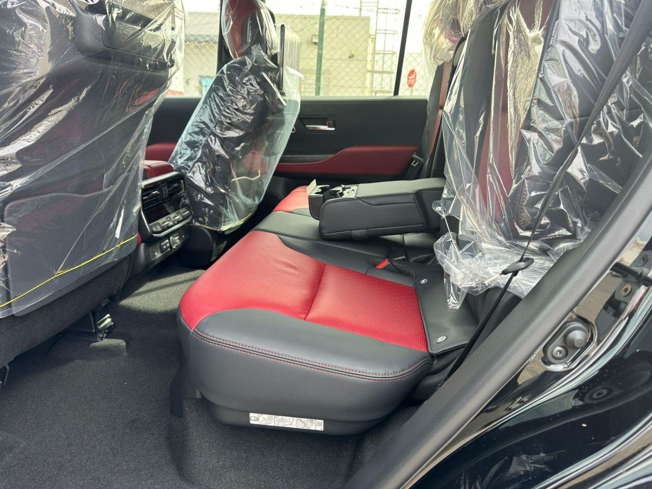 تويوتا لاند كروزر 2025 Toyota Land Cruiser LC300 GR-Sport (Full-Option with Radar) 3.5L V6 Twin Turbo Petrol A/T 4WD E