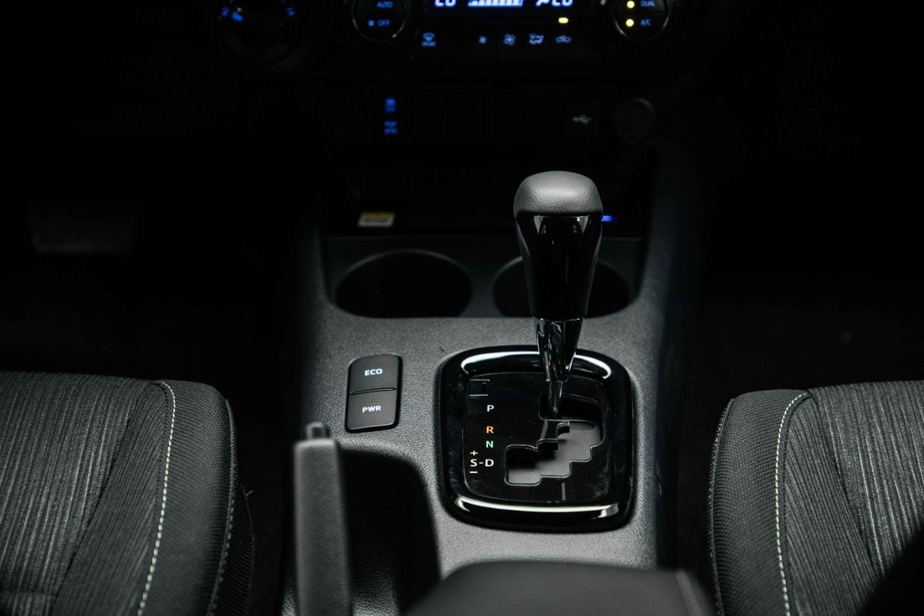 Toyota Hilux Adventure 4.0 - Silver Metallic Inside MLM Black | Export Only