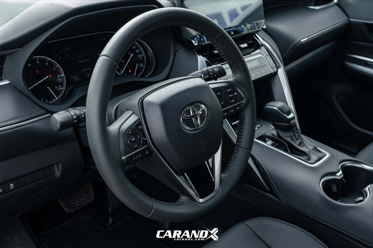 تويوتا فينزا 2.0L CVT 2WD Luxury Petrol 2025