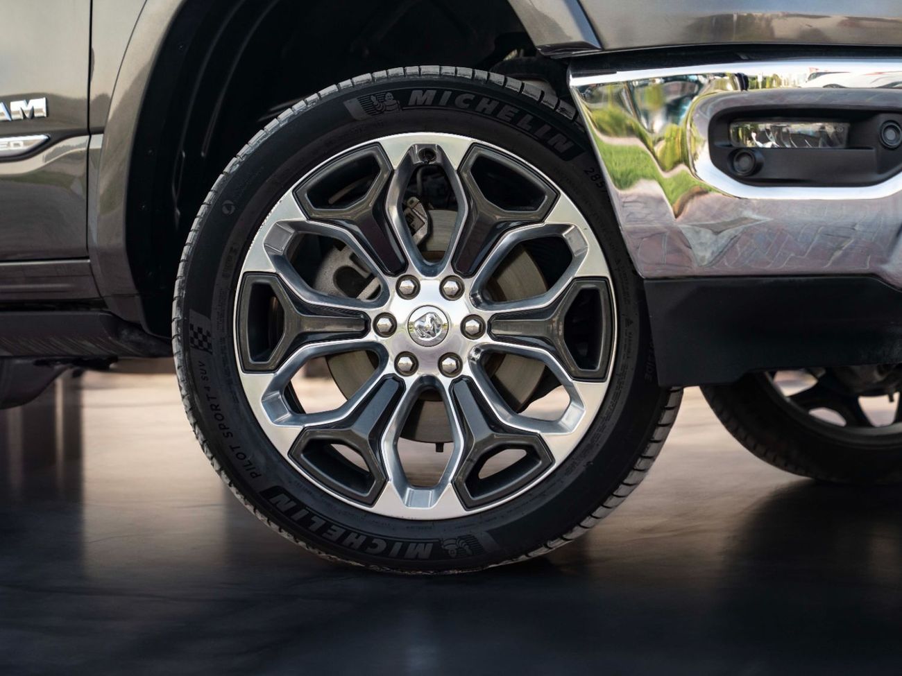 RAM 1500 Limited 5.7L (5 Seater)