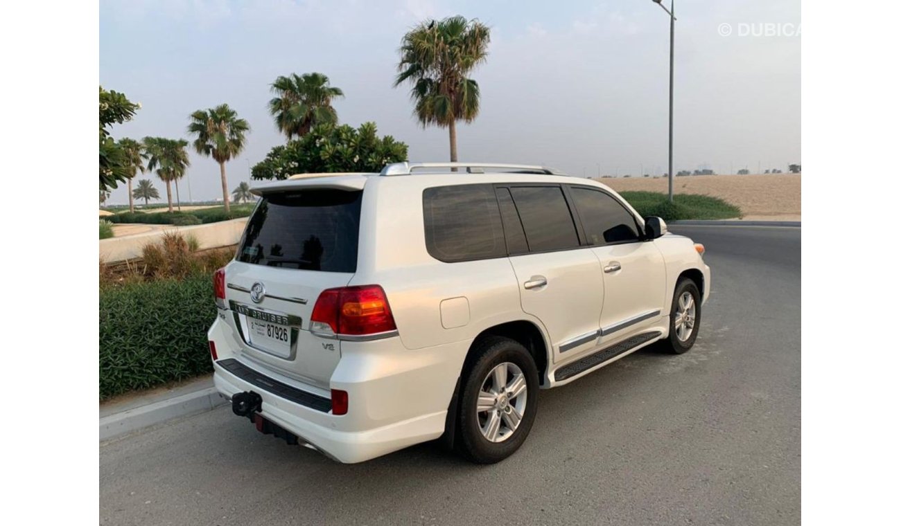 Toyota Land Cruiser تويوتا لاند كروزر موديل 2014 ماشية 118000كم فيها صبغ رفراف امامي يمين فقط وباقي السيارة صبغة وكالة