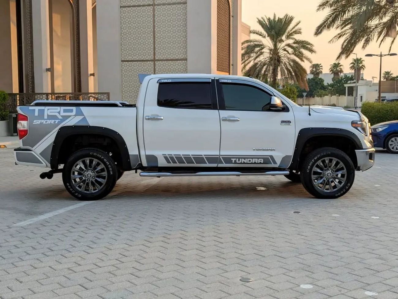 تويوتا تاندرا 4Wd Truck Sr5 White 5.7L V8 Excellent Condition