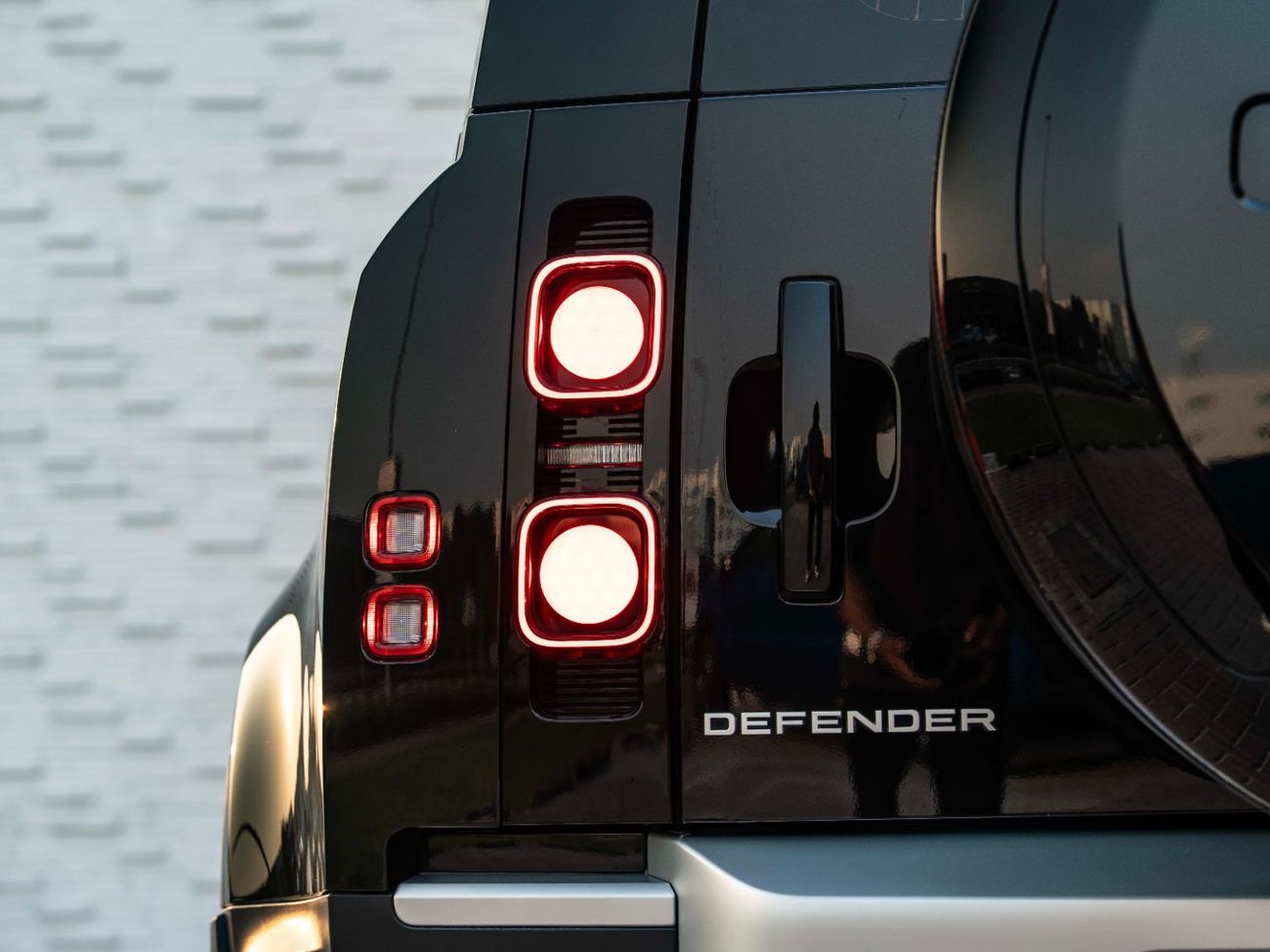 لاند روفر ديفندر P400 110 SE 3.0L (5 Seater)