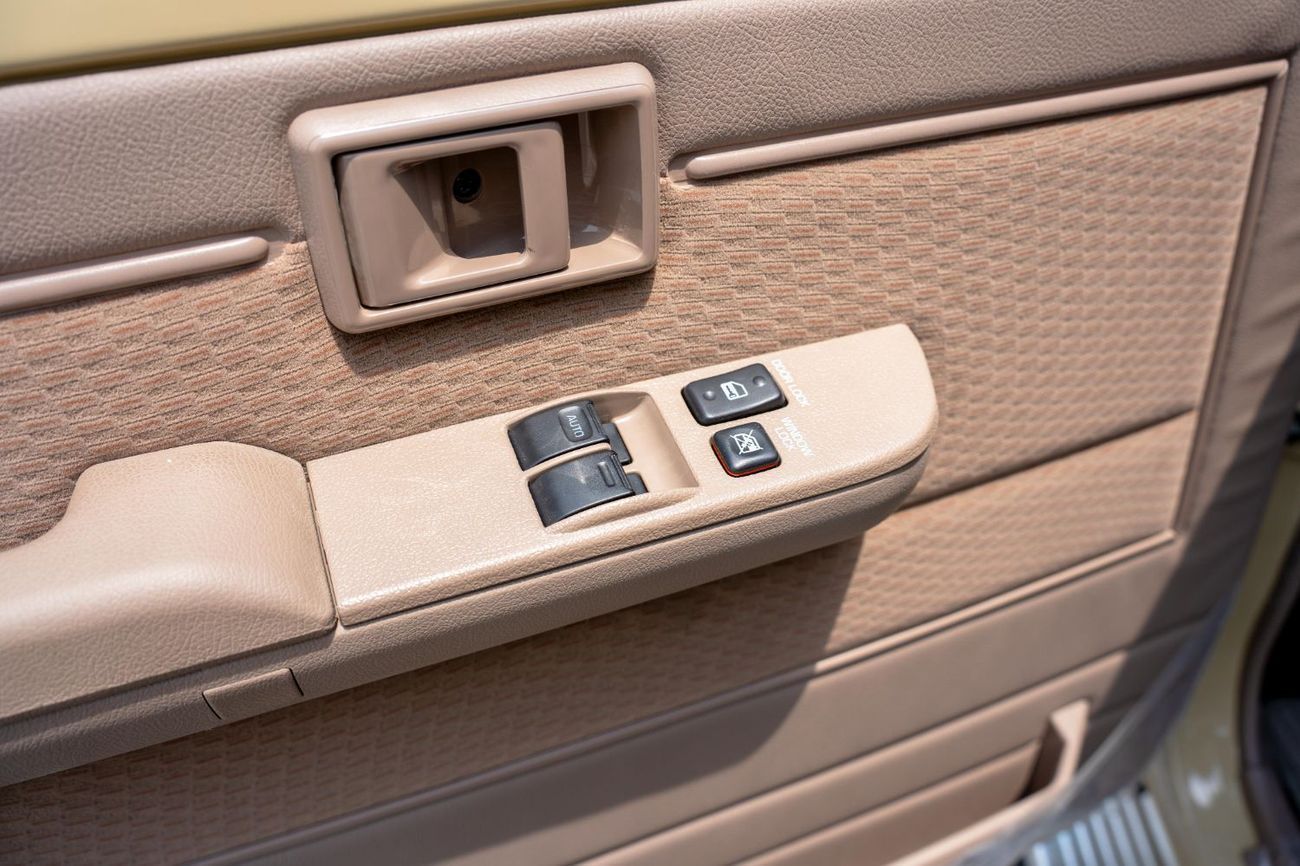 تويوتا لاند كروزر بيك آب Toyota Landcruiser pickup,2025,chassis(with 11 rows and dual fuel,tank,petrol engine,beige ,petrol e