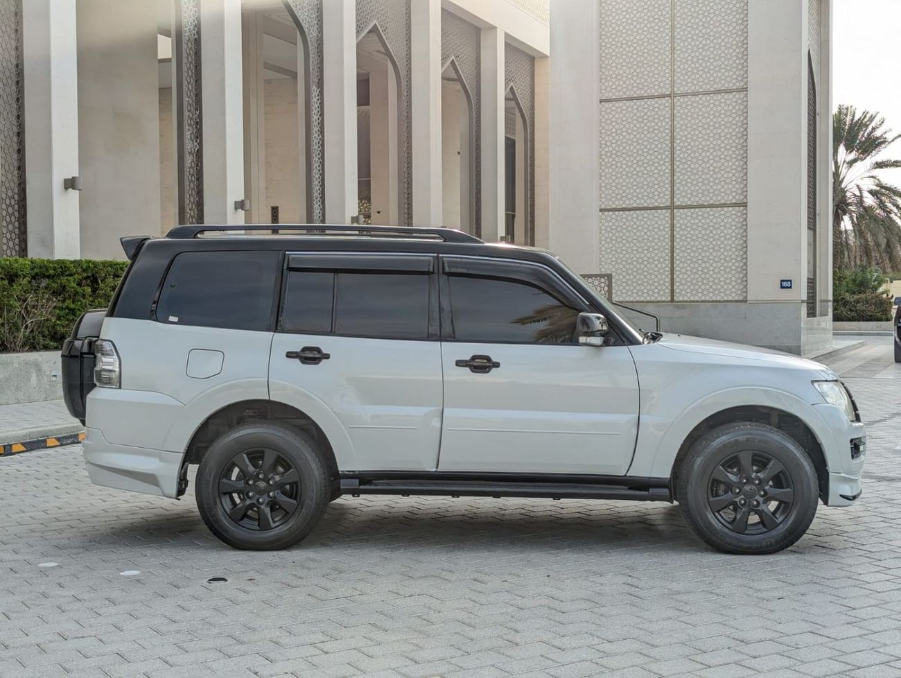 Mitsubishi Pajero Mitsubishi Pajero 2016 LHD white