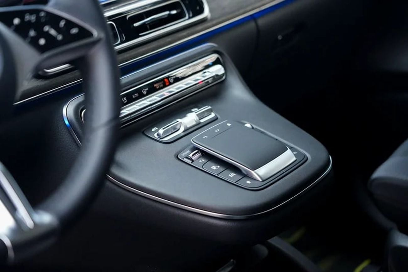 Mercedes-Benz V 300 V300 AVANTGARDE | GCC 0km | Agency Warranty | 360 View | 64 colors Ambeint Lights