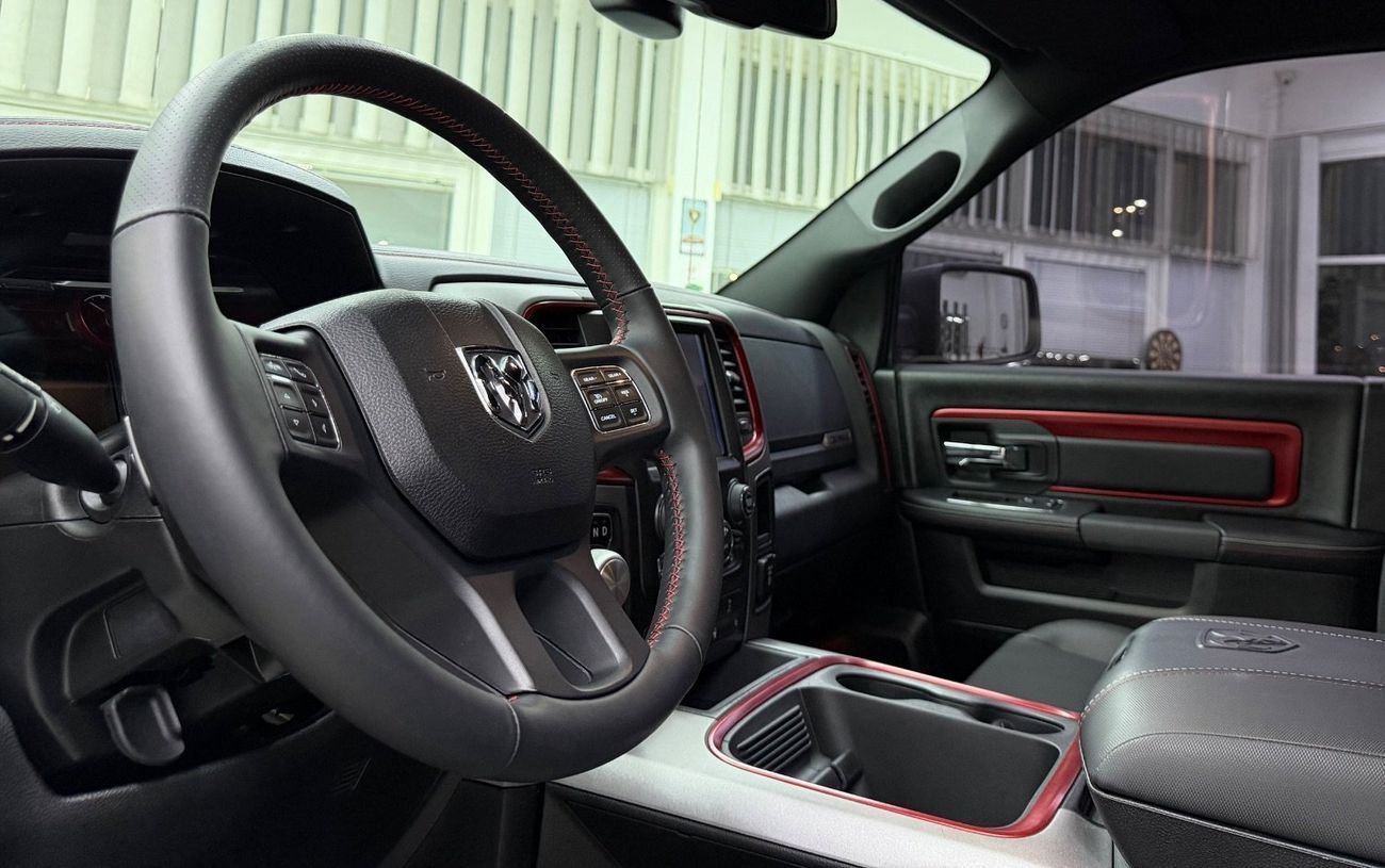 RAM 1500 REBEL Only 8000 km .. Brand new condition .. V8 .. 5,7 L .. HEMI
