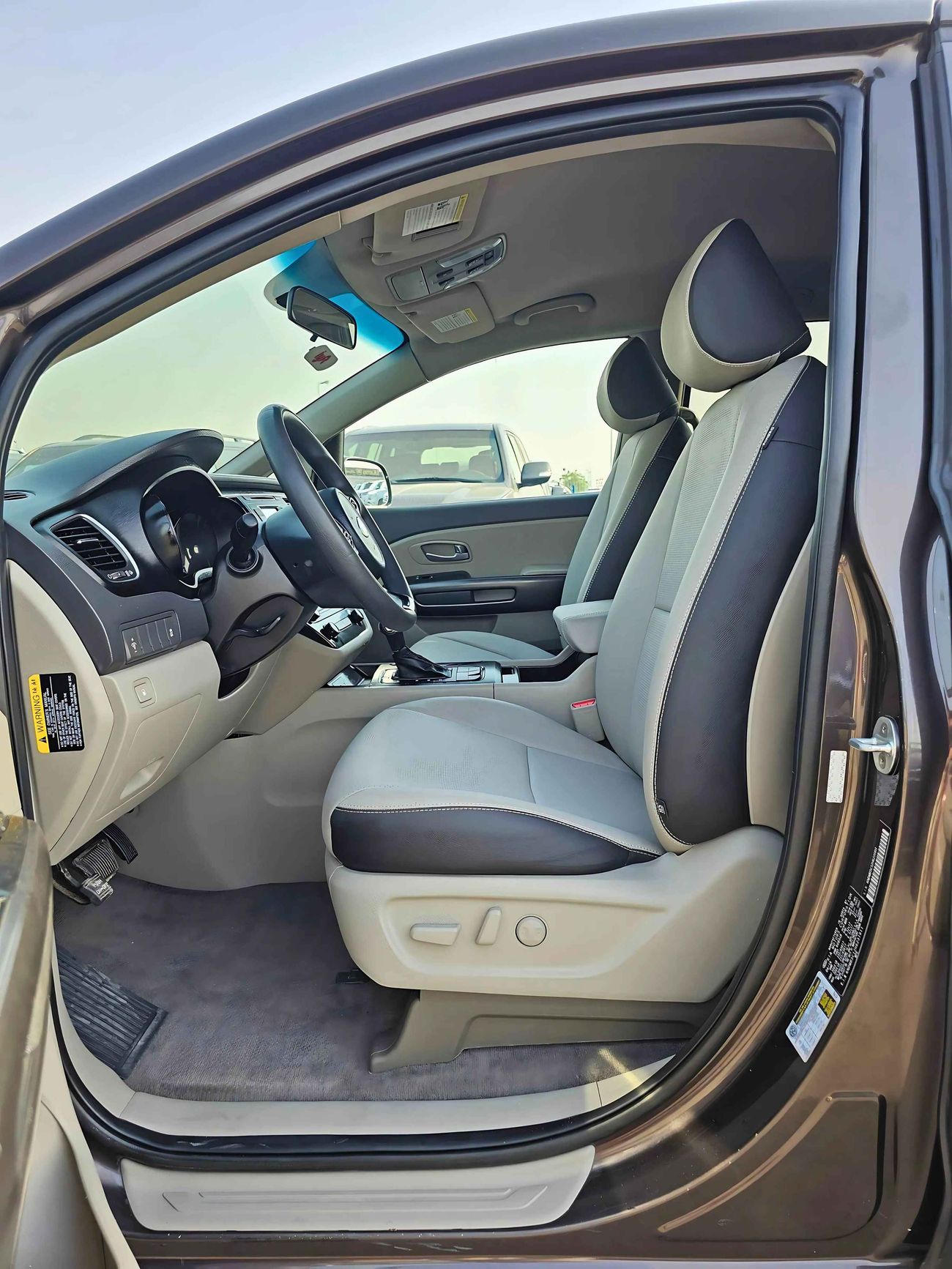 Kia Sedona LX / V6 / 3.3L / 7 SEATS / EXPORT ONLY / LOT# 31911