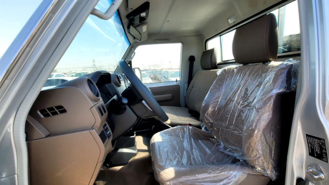 تويوتا لاند كروزر بيك آب Std 4.0L Single Cab Utility 4WD
