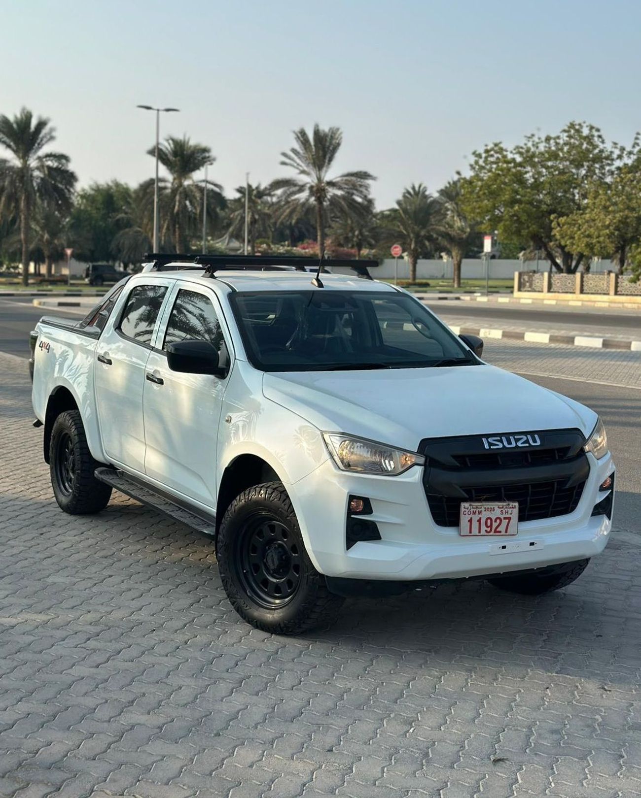 إيسوزو D ماكس diesel 3.0 liter ,right hand drive auto transmission only for export available