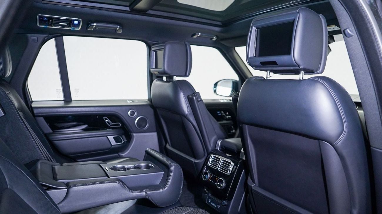 Land Rover Range Rover Vogue SE 5.0L UAE's Very Best Example | 2 Years Free Servicing | AED 4,460 Per Month