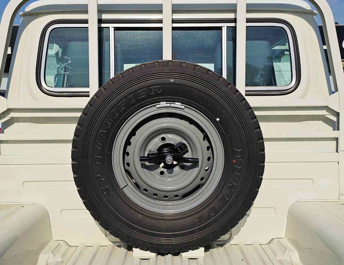 تويوتا لاند كروزر بيك آب LC79 / DOUBLE CABIN / 4.2L V6 DIESEL M/T / LEATHER SEATS / SNORKEL / MID OPTION / 4WD (CODE # 69033)