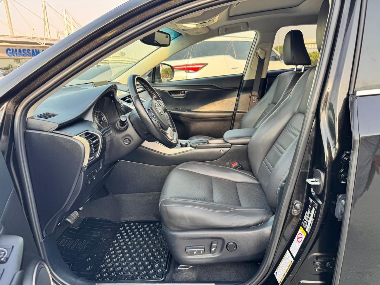 لكزس NX200t PREMIER