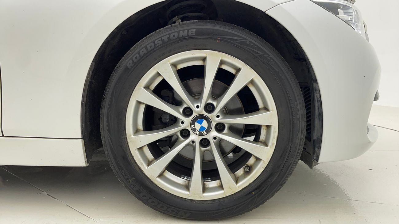 بي أم دبليو 318i EXCLUSIVE 1.5 | بدون دفعة مقدمة | اختبار قيادة مجاني للمنزل