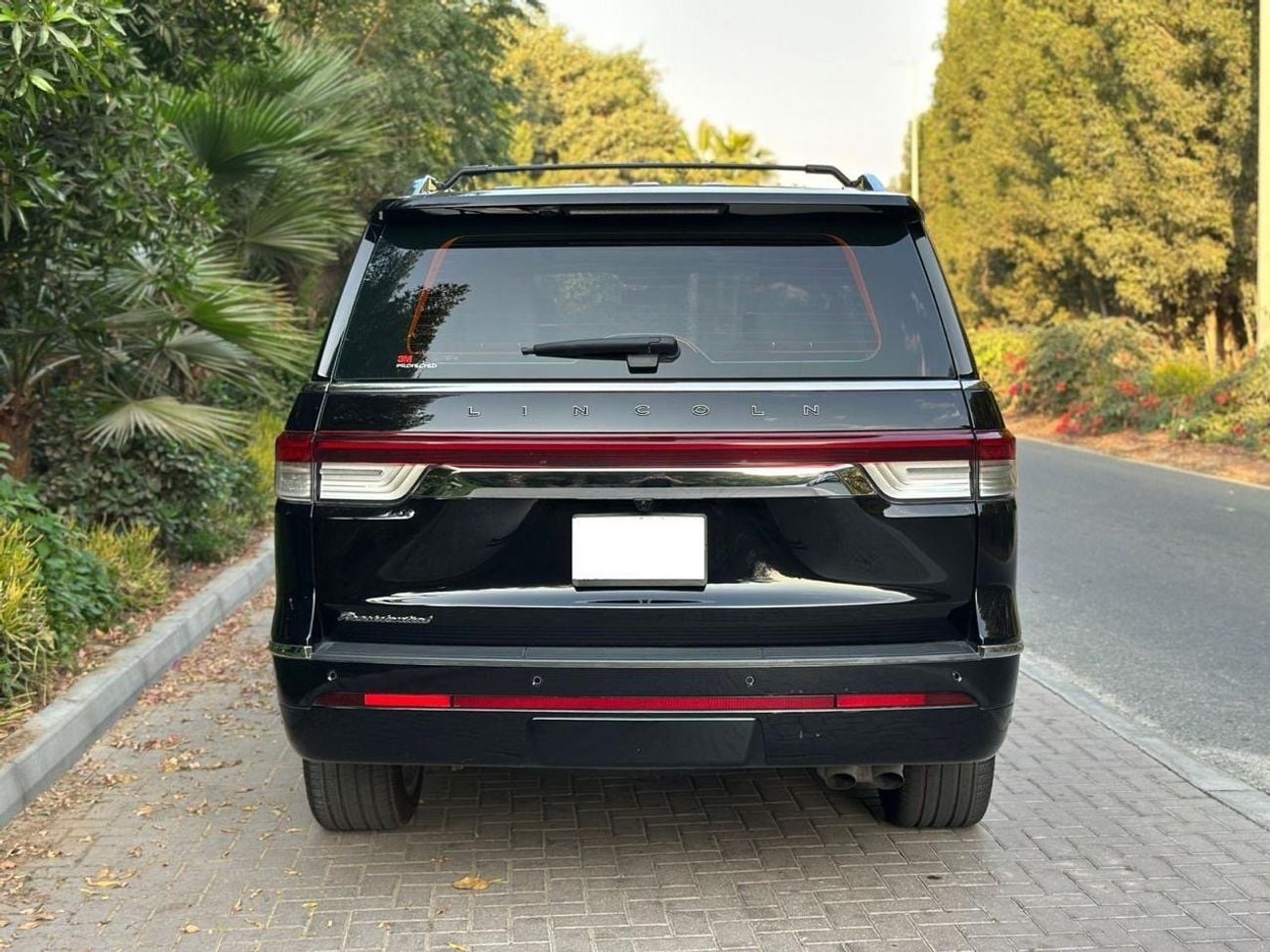 Lincoln Navigator BASE