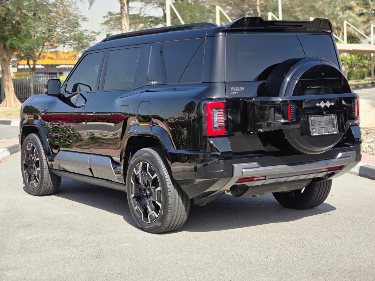 بي واي دي ليوبارد 8 Smart and Brave Flagship Edition (7 Seats)