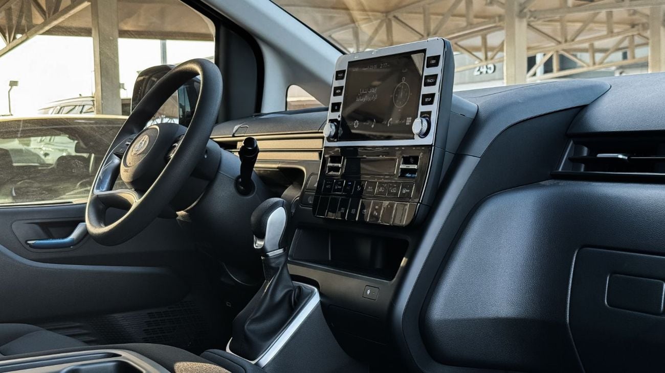 هيونداي ستاريا Luxury 2025 Brand New 11 Seater Diesel 2.2L Turbo 4 Cylinders GCC