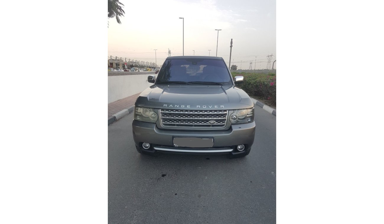 Land Rover Range Rover Vogue HSE GCC SPECS