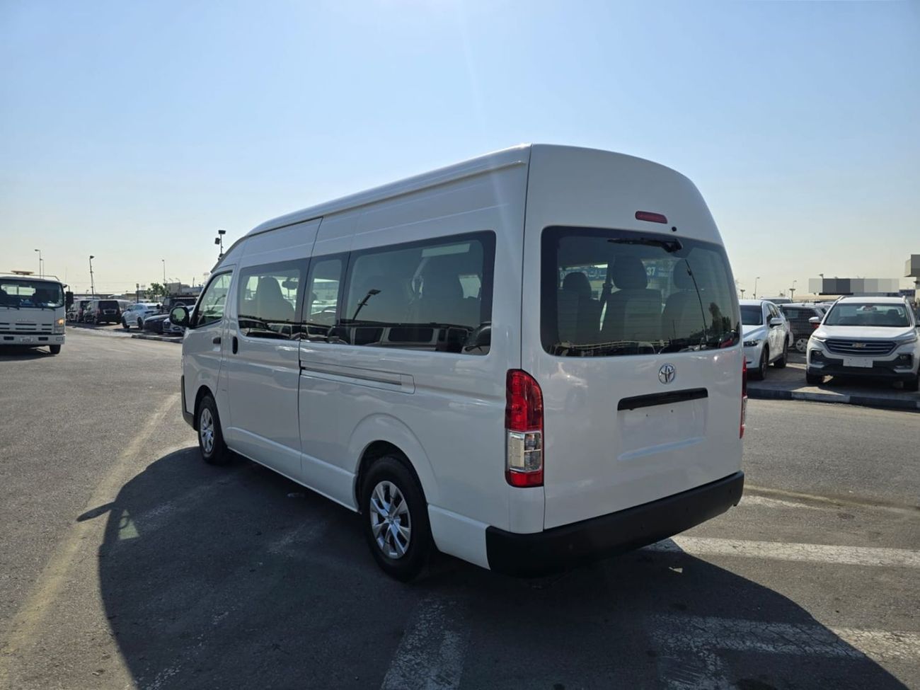 Toyota Hiace TOYOTA HIACE COMMUTER VAN RHD 2016 MODEL 3.0 L DIESEL AUTOMATIC(PM30307)