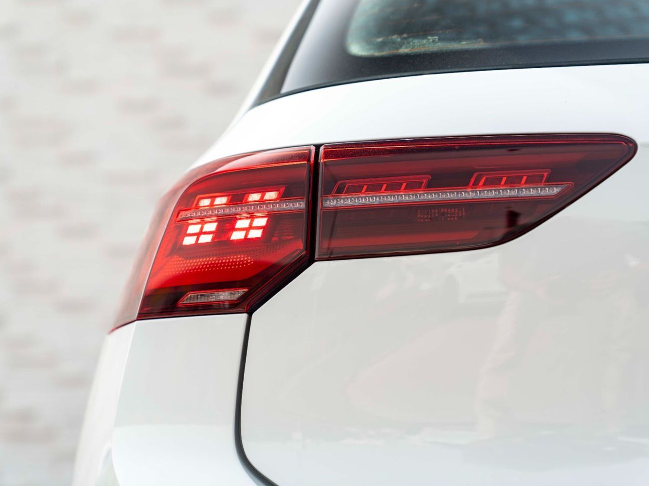 Volkswagen Golf R Base 2.0T