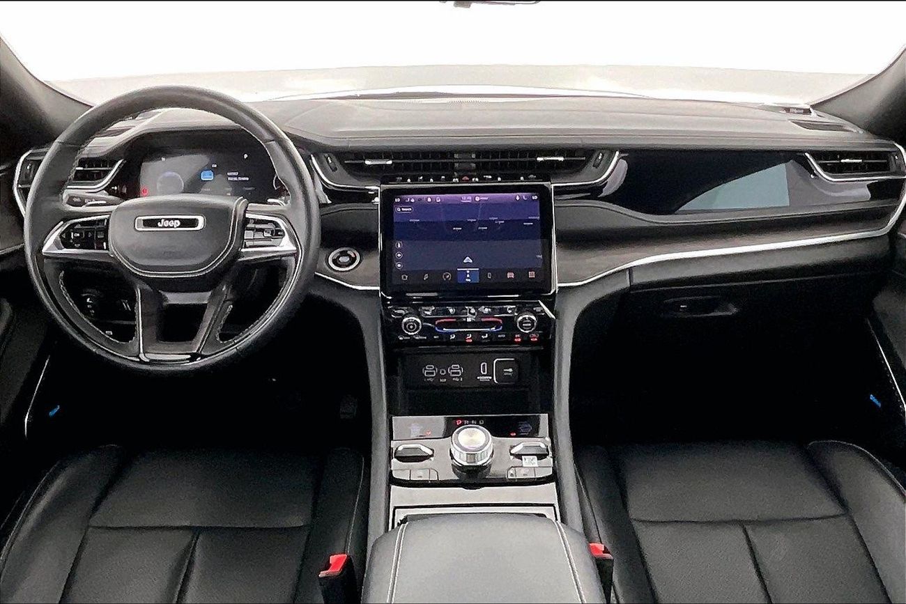 جيب جراند شيروكي Overland | ضمان مجاني لمدة عام | 0 دفعة أولى