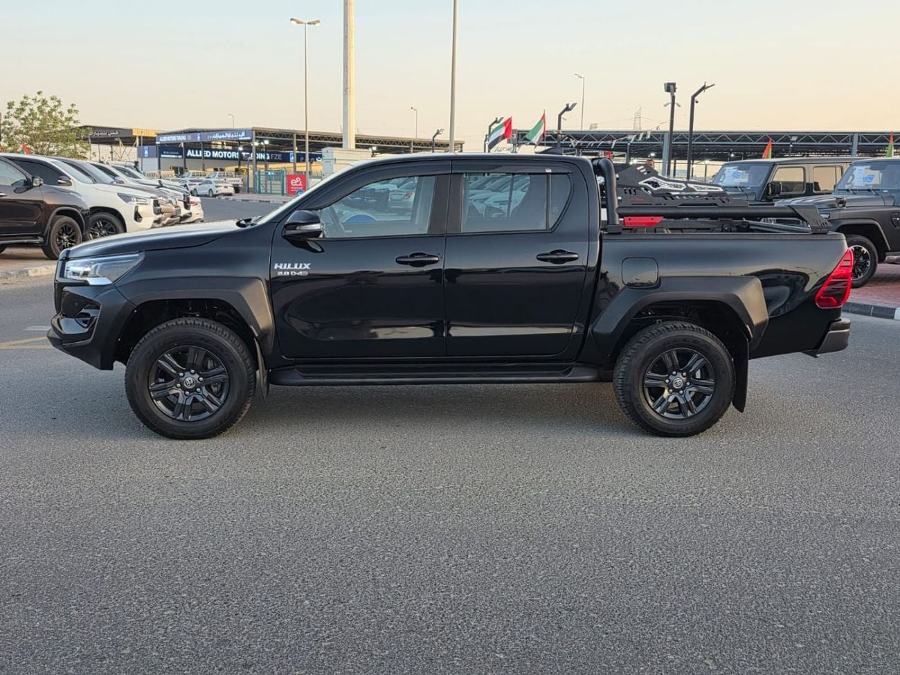 Toyota Hilux TOYOTA HILUX PICK UP SR5 GR SEATS 2024 WHITE 4WD AT DIESEL = RIGHT HAND