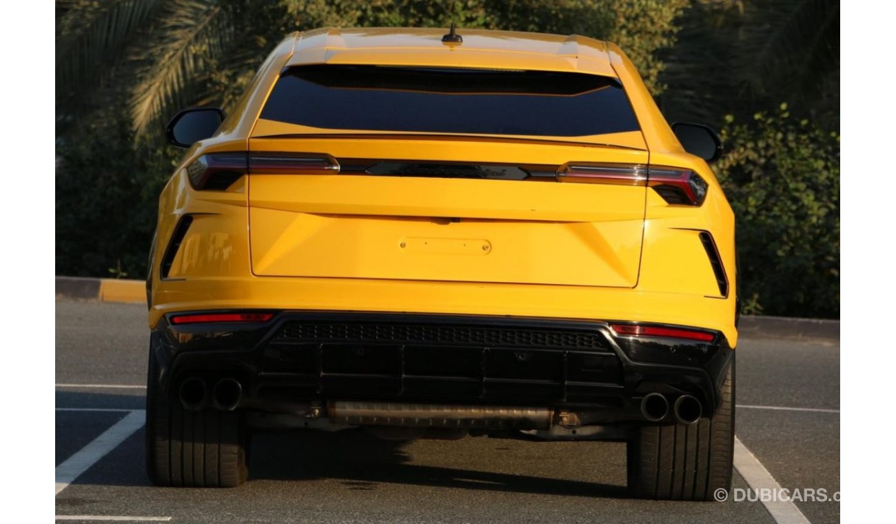 Lamborghini Urus Std Lamborghini urus 2020 import Germany full option perfect condition.  First owner full carbon fib