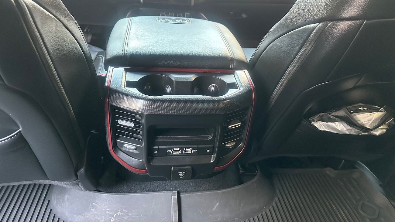 رام 1500 Rebel 5.7L Crew Cab Utility (5 Seater)